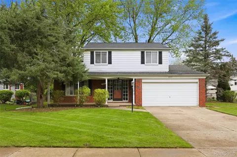 2229 Hillcrescent Dr, Troy, MI 48085