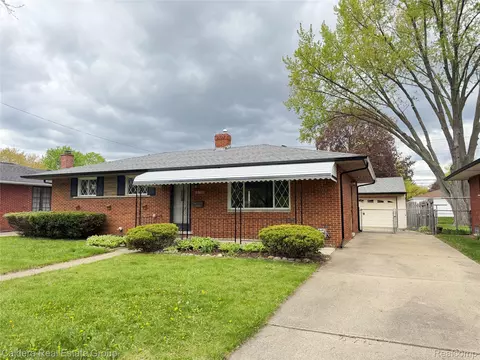 8917 Shannon Dr, Sterling Heights, MI 48314