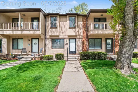 3120 N Summers Rd N, Keego Harbor, MI 48320
