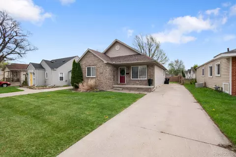 19036 Melvin St, Roseville, MI 48066