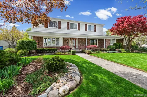 32655 Coventry Pl, Warren, MI 48093