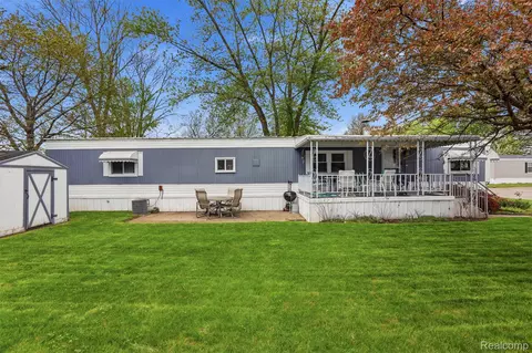27 Ponderosa Trl, Van Buren, MI 48111