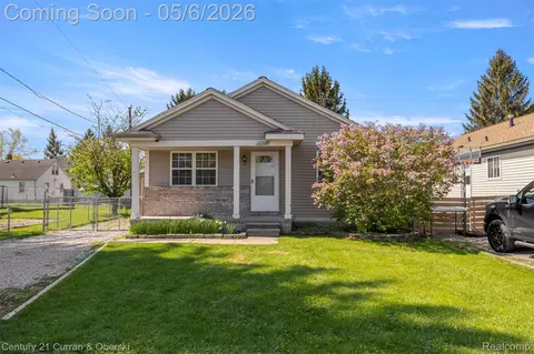 13230 Delavern St, Gibraltar, MI 48173