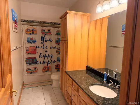 Bath - 6788 E Hoxie Rd, Solon, MI 49621 photo 9 of 14