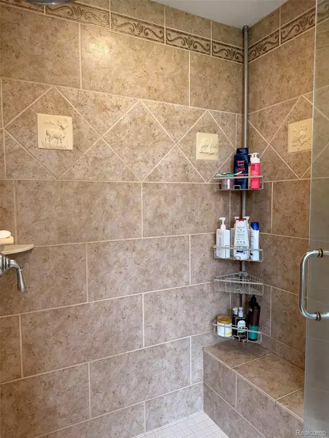 Bath - 6788 E Hoxie Rd, Solon, MI 49621 photo 3 of 14