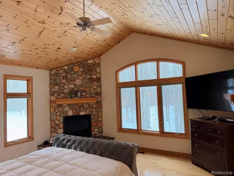 Bedroom - 6788 E Hoxie Rd, Solon, MI 49621 photo 2 of 14