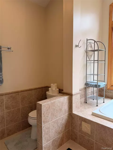 Bath - 6788 E Hoxie Rd, Solon, MI 49621 photo 8 of 14