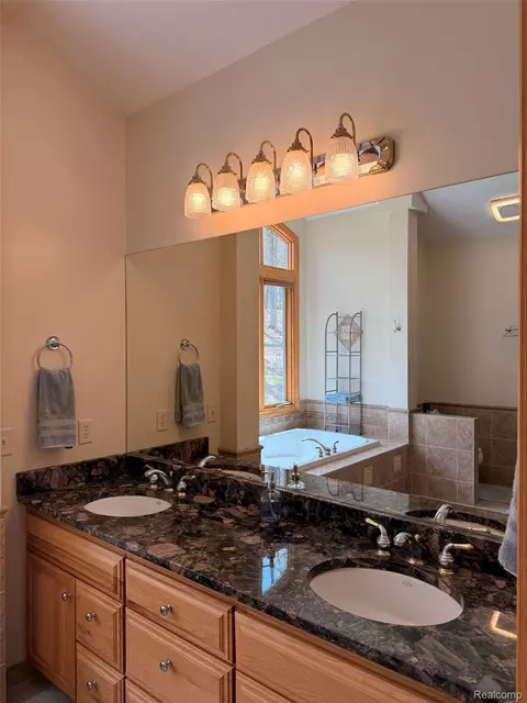 Bath - 6788 E Hoxie Rd, Solon, MI 49621 photo 6 of 14
