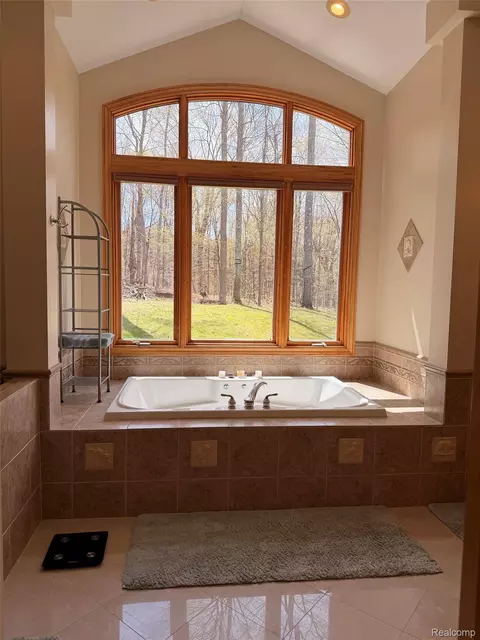 Bath - 6788 E Hoxie Rd, Solon, MI 49621 photo 1 of 14