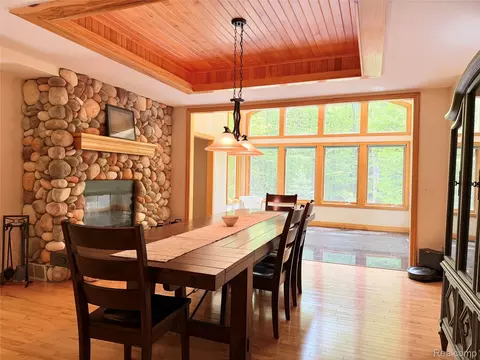Dining - 6788 E Hoxie Rd, Solon, MI 49621 photo 3 of 5