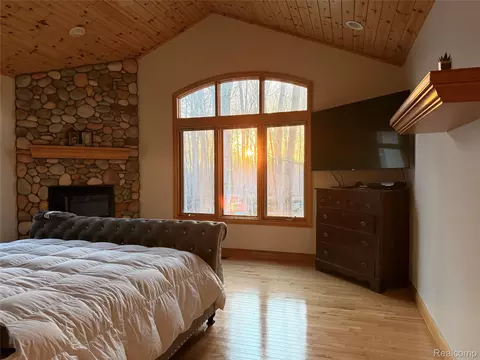Bedroom - 6788 E Hoxie Rd, Solon, MI 49621 photo 1 of 14