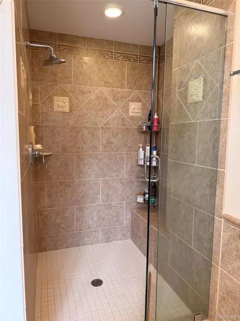 Bath - 6788 E Hoxie Rd, Solon, MI 49621 photo 4 of 14