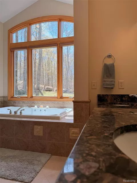 Bath - 6788 E Hoxie Rd, Solon, MI 49621 photo 5 of 14