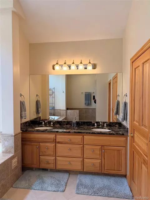 Bath - 6788 E Hoxie Rd, Solon, MI 49621 photo 7 of 14