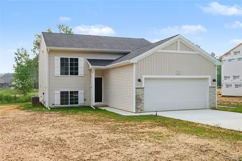 2297 Plum Tree Ct, Burton, MI 48519