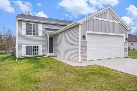2297 Plum Tree Ct, Burton, MI 48519
