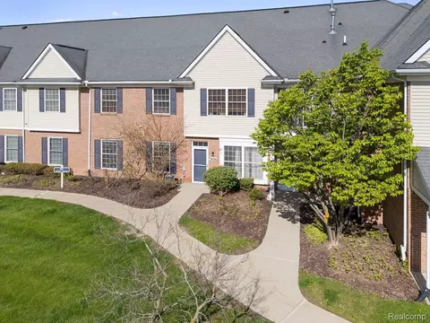 3424 Kneeland Cir, Howell, MI 48843