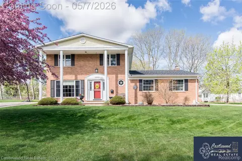 12858 Croftshire Dr, Grand Blanc, MI 48439