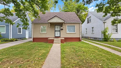 15870 W Parkway St, Detroit, MI 48223