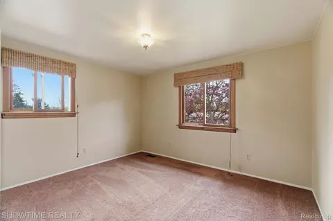 Bedroom - 45466 Keding St, Utica, MI 48317 photo 7 of 8