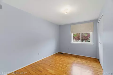 Bedroom - 45466 Keding St, Utica, MI 48317 photo 8 of 8