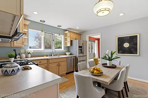 Kitchen - 45466 Keding St, Utica, MI 48317 photo 2 of 3