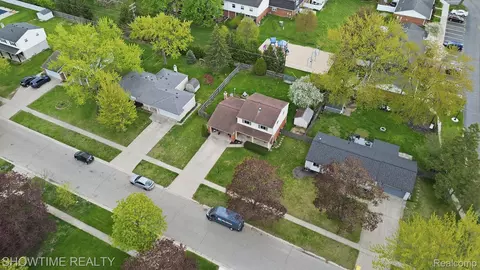 View/Area - 45466 Keding St, Utica, MI 48317 photo 4 of 5