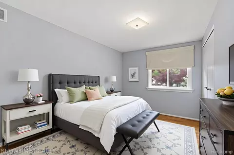 Bedroom - 45466 Keding St, Utica, MI 48317 photo 2 of 8