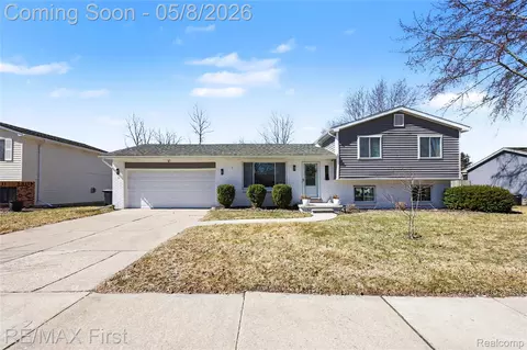 690 Montana St, Marysville, MI 48040