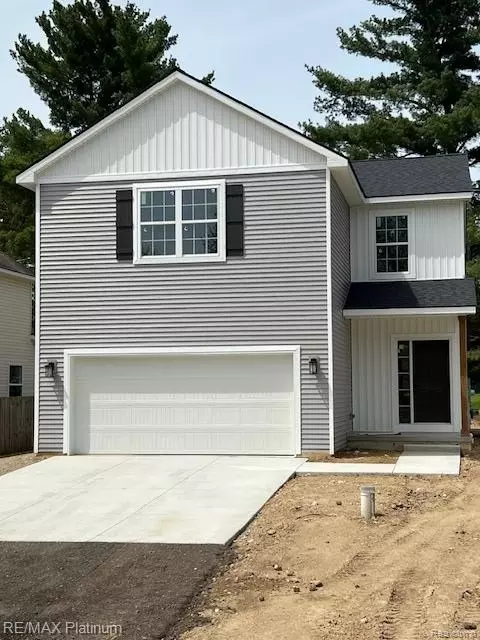 9400 Roland Dr, Brighton, MI 48116