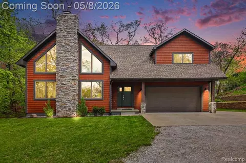 10429 9 Mile Rd, Green Oak, MI 48189
