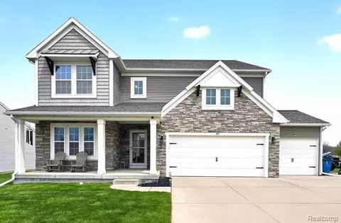 16543 Bedington Dr, Fenton, MI 48451