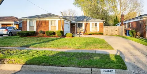 26042 Dover Ave, Warren, MI 48089