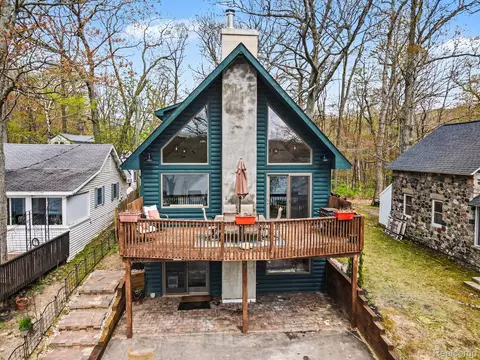4375 Skinner Lake Rd, Oregon, MI 48446