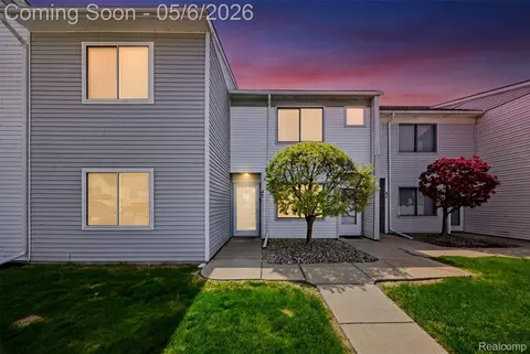 47 Rosebud Ln, Mount Clemens, MI 48043