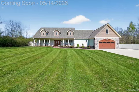 2168 Wiggins Rd, Fenton, MI 48430