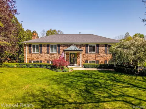 117 Coachlamp Rd, Oakland, MI 48306