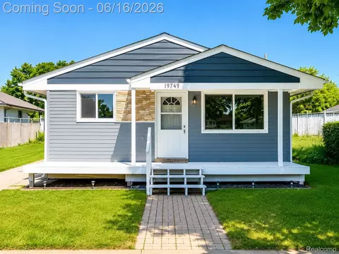 19749 Broadacres St, Clinton Township, MI 48035