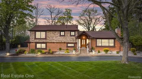 26336 Pillsbury St, Farmington Hills, MI 48334
