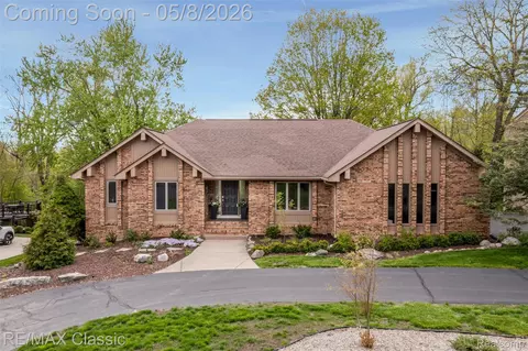 20419 Woodcreek Blvd, Northville, MI 48167