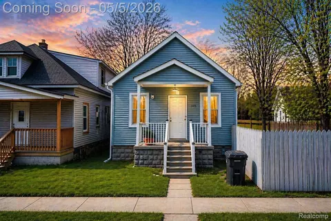 2415 Mclean St, Hamtramck, MI 48212