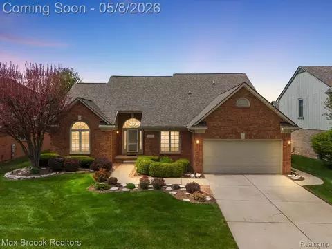 46597 Covington Dr, Macomb, MI 48044