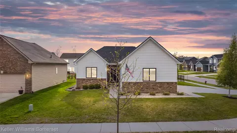 328 Hidden Riv E, Holly, MI 48442