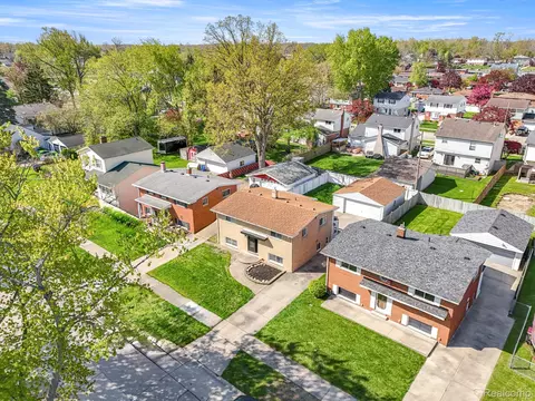 30022 White St, Gibraltar, MI 48173