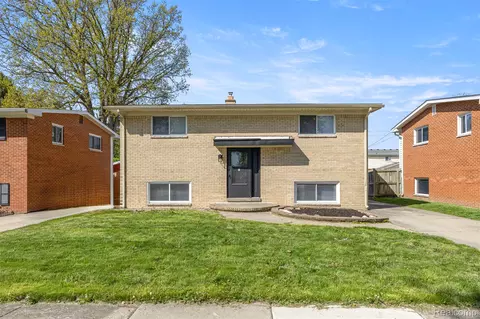30022 White St, Gibraltar, MI 48173