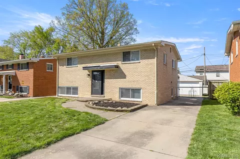 30022 White St, Gibraltar, MI 48173