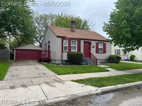 22334 Maxine St, Saint Clair Shores, MI 48080