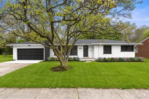 19771 Old Homestead Dr, Harper Woods, MI 48225