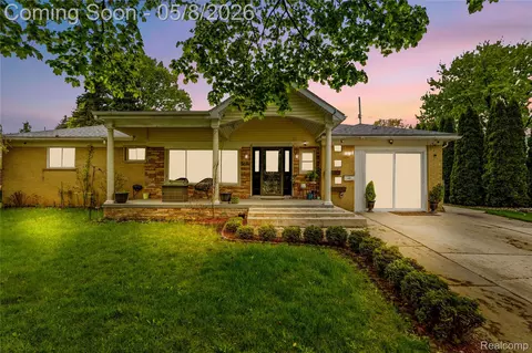 7271 Lucerne St, Dearborn Heights, MI 48127