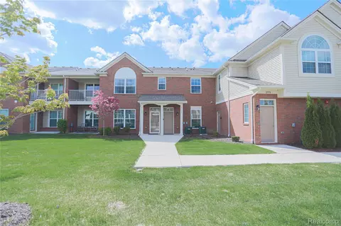 21984 Andover Dr, Macomb, MI 48042